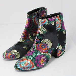 Red Kiss Boots Women's Size 6 Multicolor embroider